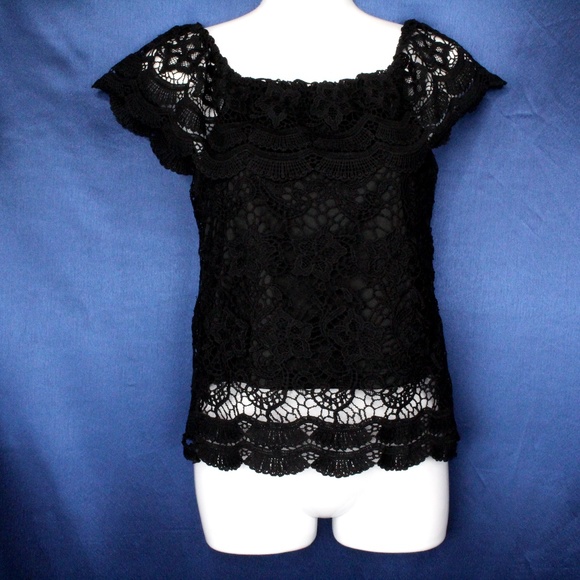 Off The Shoulders Lace Crochet Top - Picture 3 of 5